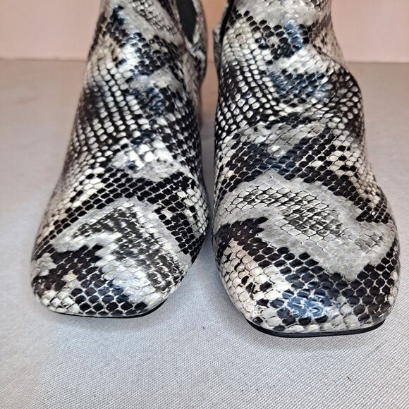 Boohoo Snake Print Chelsea Boots Women's 6 Black White Faux Leather Square Toe - Picture 7 of 10